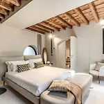 Seety Porta Romana Statue Apartment Mailand