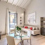 Seety Porta Romana Statue Apartment Mailand