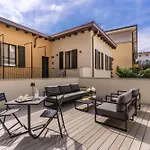 Seety Porta Romana Statue Apartment Mailand
