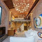 Emme Loft I Moon - Urban Stylish Loft