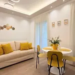 Garden View With Parking - Teodorico Apartamento