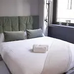 דירה Dhome