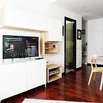 10 Min - Bright & Modern, Up To 5 Beds アパート *