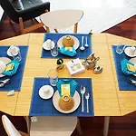 10 Min - Bright & Modern, Up To 5 Beds