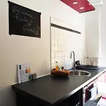 10 Min - Bright & Modern, Up To 5 Beds アパート ミラノ