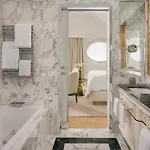 Отель Four Seasons 5*