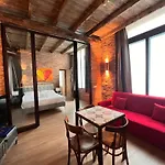 Hébergement de vacances Emme Loft I Orange Moon - Vibrant Modern Luxury Loft