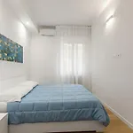 Lejlighed Modern Apt, 25 Min Duomo, Metro 5 Min&wifi Milano