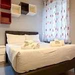 Family 2br With Balcony, Near Metro Apartment