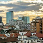 Attico Panoramico Skyline & Metro A 4 Min Apartment Milan