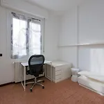 Homelovers Bright And White House Navigli District Apartment Mailand
