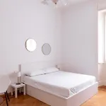Stylish Walking Distance Duomo Mirable Pm Милан