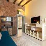 Charm Two-room Bocconi Navigli Darsena Apartamento