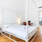 Duomo 15 Min Walk - Historic Center, 4 Bedrooms And 2 Terrace Διαμέρισμα Μιλάνο