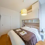 Luxurious 1bdr In Life, Sleeps 4 Μιλάνο