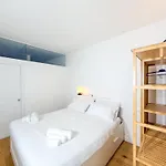 Modern Two-room With Balcony 2km From The Center Apartamento