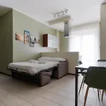 Guesthost - Porta Romana Balcony Flat