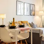 Centrale-duomo 10min - Spacious App - Sleeps 4 Apartamento