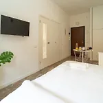 Comfortable And Bright In Marghera Апартаменты Милан