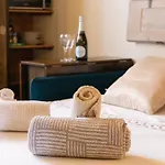 Apartamento Charm Two-room Bocconi Navigli Darsena Milão