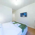 Centre Luxury, 2bdr, Sleeps 5 דירה *