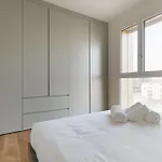 Guesthost - Modern Terrace Flat Lambrate *