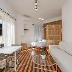 Charming With Private Terrace Darsena Area Daire *