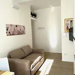 דירה Modern Apt, 25 Min Duomo, Metro 5 Min & Wifi מילאנו