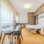 شقة Andrea Flat - Near Metro & Wi-fi ميلان