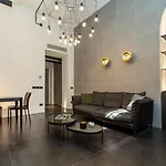 Elegant And Spacious Loft Downtown In The Fashion District * ميلان
