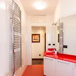 I-host Spacious 2br With 2 Baths & Balcony Lägenhet *