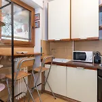 I-host 2br With Balcony Porta Romana Lägenhet Milano