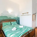 Vintage Chic Flat Steps From Fiera & Wi-fi *