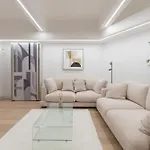 Guesthost - Luxury De Angeli, Apartment *