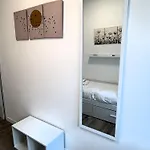 דירה Modern Apt, 25 Min Duomo, Metro 5 Min & Wifi