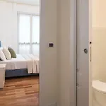 Elegant Luxury In Historic Center - M2 דירה