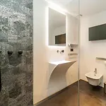 Elegant And Spacious Loft Downtown In The Fashion District