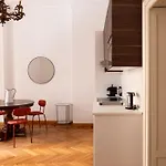 דירה Stylish Walking Distance Duomo Mirable Pm מילאנו