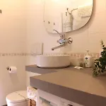 Elegante - 2 Camere, 2 Bagni, Garage E Balcone Apartment