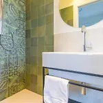 شقة Spacious And Bright 2bdr, 2 Bathrooms ميلان