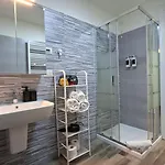 Bright With Terrace And Free Parking Apartment Mailand