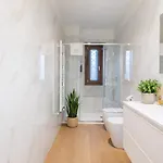 Centre Luxury, 2bdr, Sleeps 5 דירה