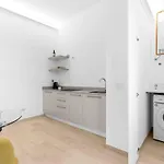 Premium With Balcony - Hospital Besta דירה *