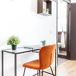 Duomo 5 Min Walk - 2 Bedrooms With Netflix, Wifi * ميلان