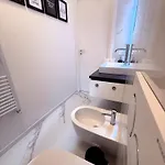 Modern Apt, 25 Min Duomo, Metro 5 Min & Wifi דירה *