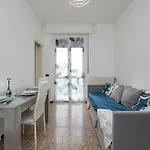 Homelovers Bright And White House Navigli District * Mailand