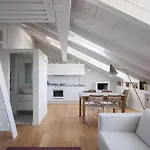 Charming Loft On The Navigli * מילאנו