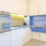 شقة Spacious And Bright 2bdr, 2 Bathrooms ميلان