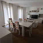 Happy Apartment *