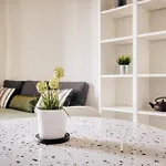 Just Urban - Modern And Strategic 1-br Flat C - Station *